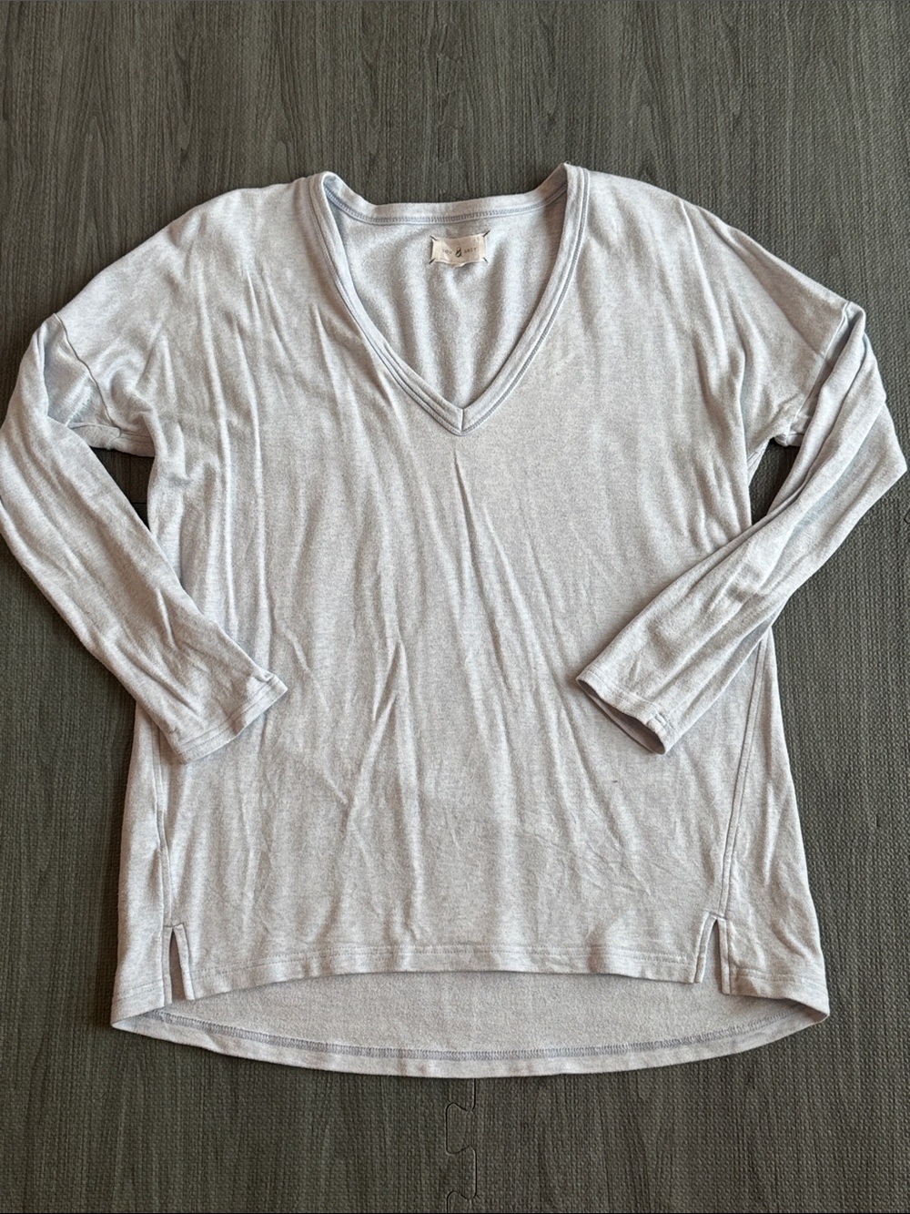 LOFT Lou & Grey - Light Blue Heathered V-Neck Quarter Sleeve Top; Women’s Size M